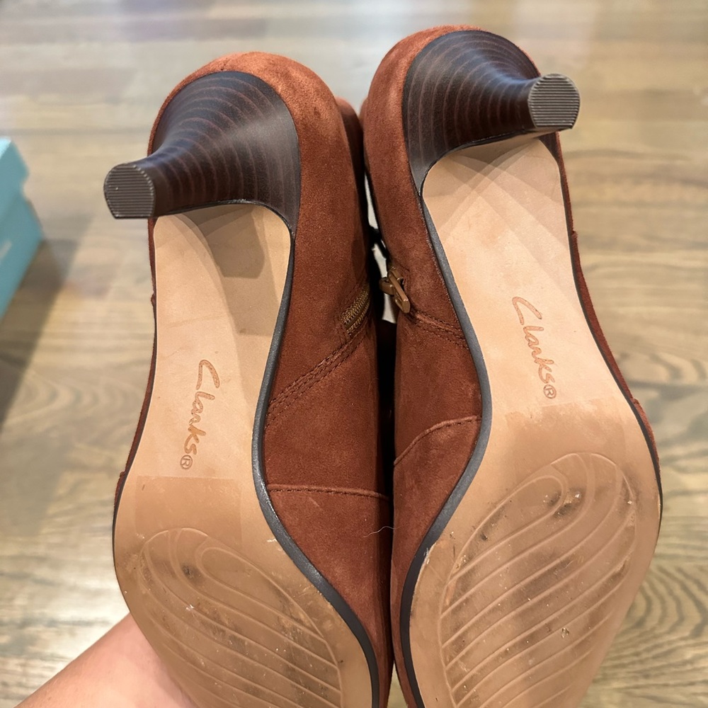 Size 7 suede Clark’s